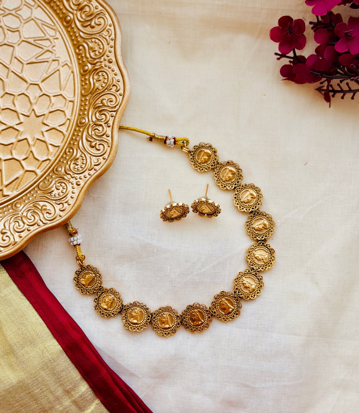 Idol Coin Choker