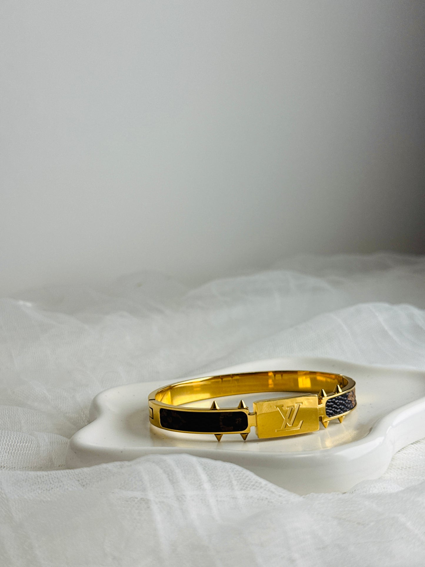 LB017 - LV Bracelet