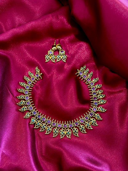 NECKLACE 059