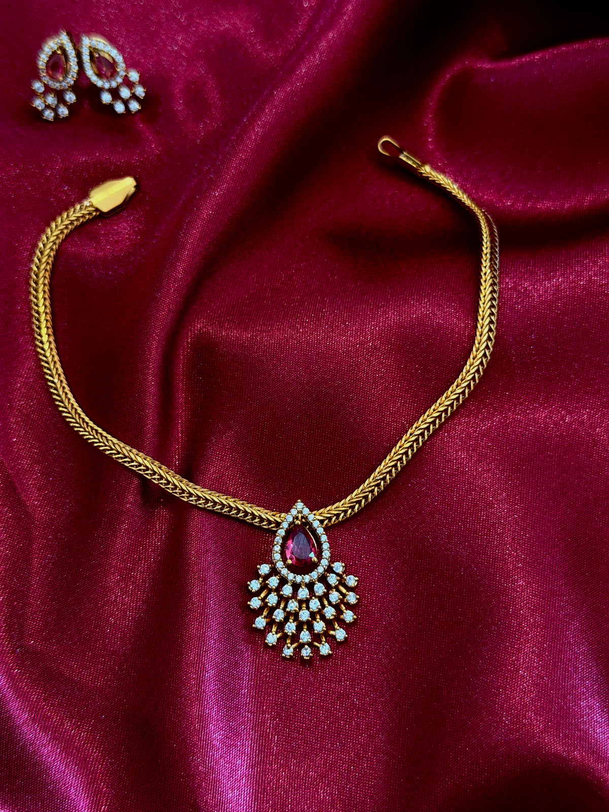 NECKLACE 057