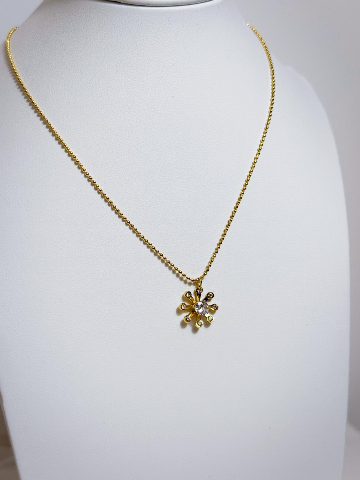 Lustre Daisy Necklace