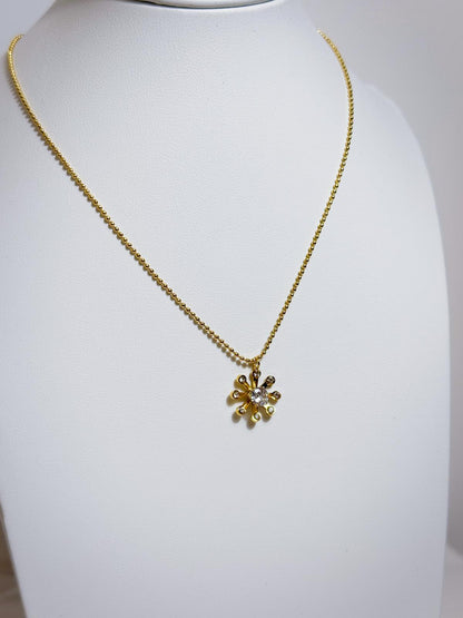 Lustre Daisy Necklace