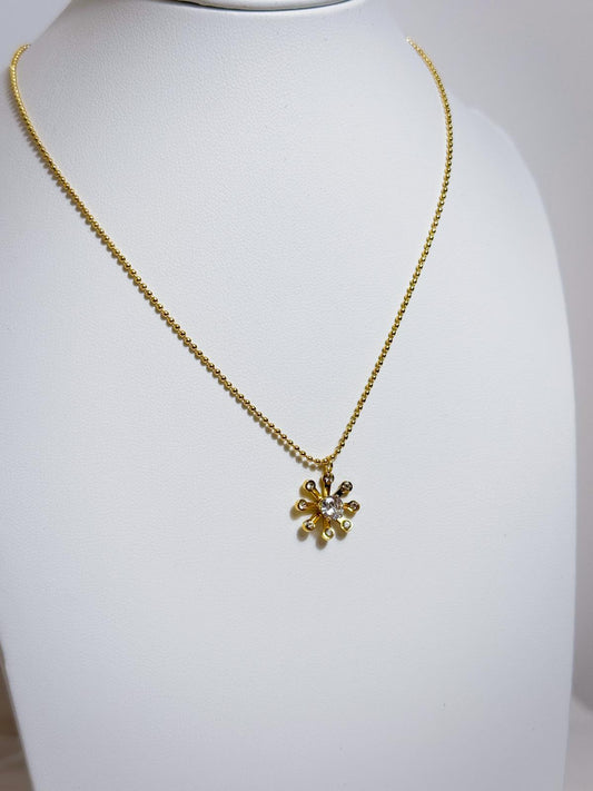 Lustre Daisy Necklace