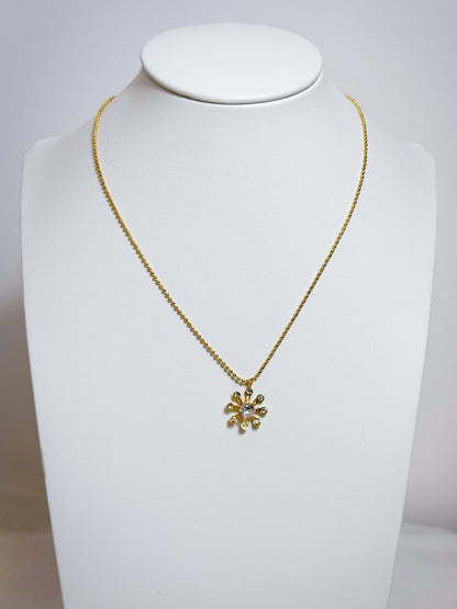 Lustre Daisy Necklace