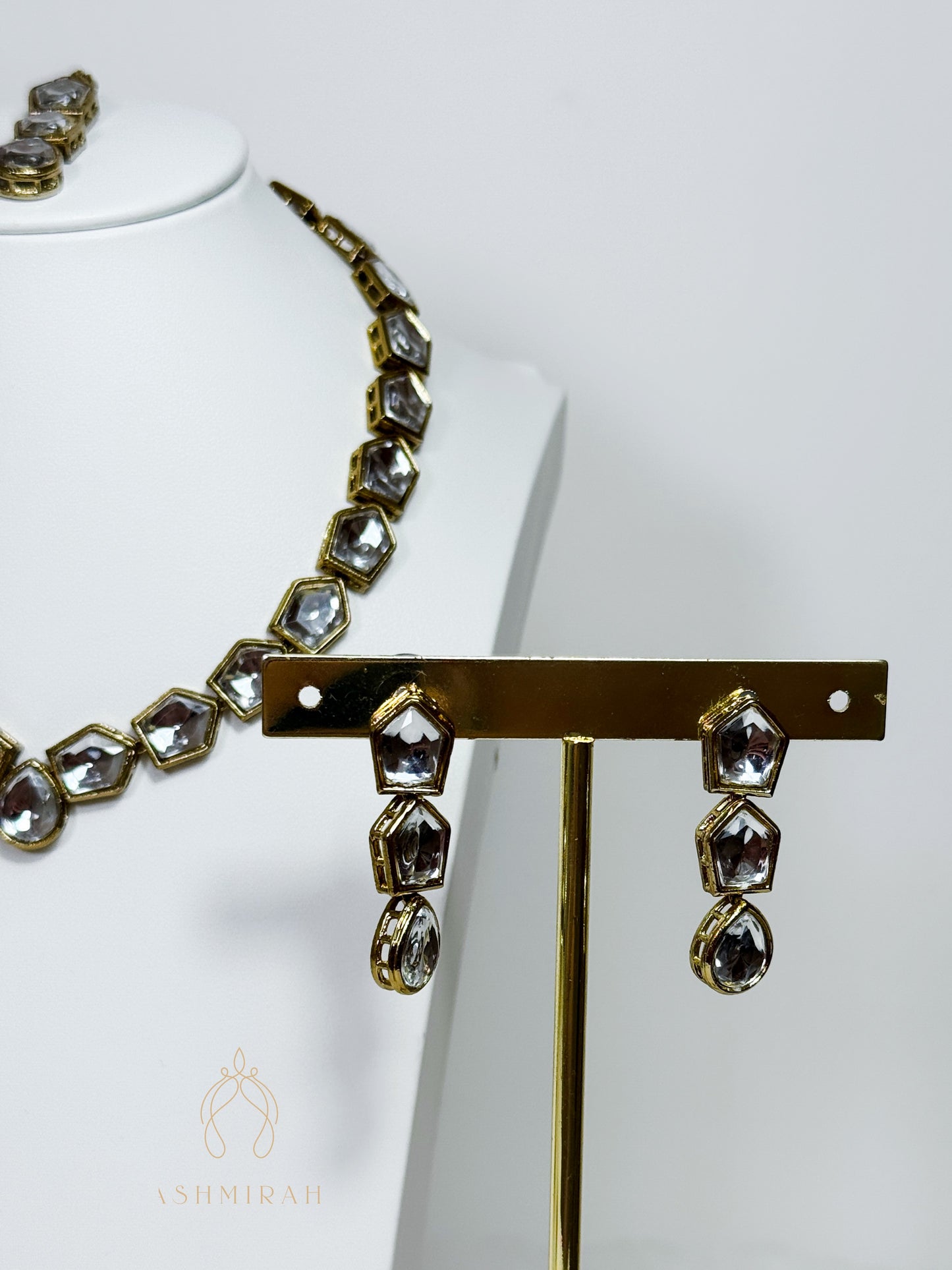 Noora Single Layer Drop Necklace